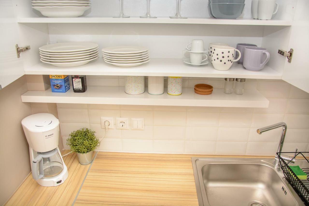 Fully Renovated And Relaxing Apartment Atenas Exterior foto
