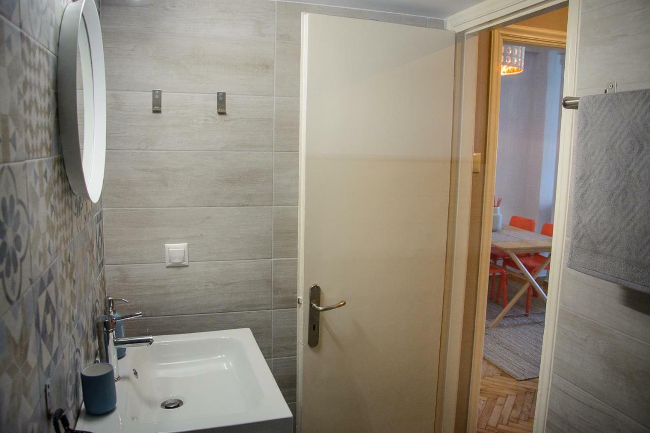Fully Renovated And Relaxing Apartment Atenas Exterior foto